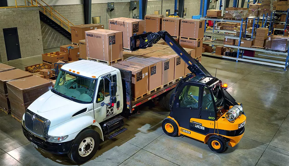 JCB 55-28G Teletruk stacking boxes on truck trailer.