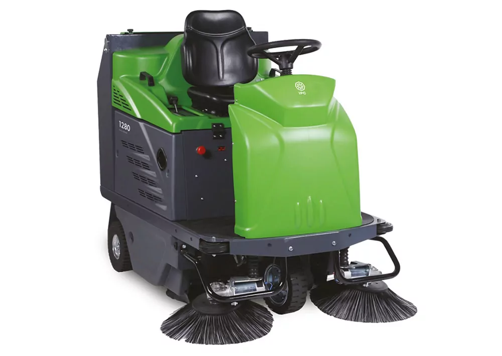 IPC Eagle 1280 rider sweeper.