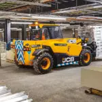 JCB 505-20E Telescopic Handler moving pallet of materials.
