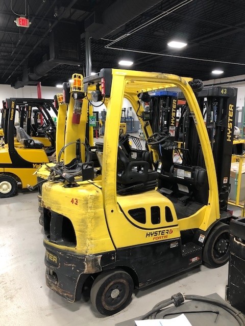 Hyster forklift side view.