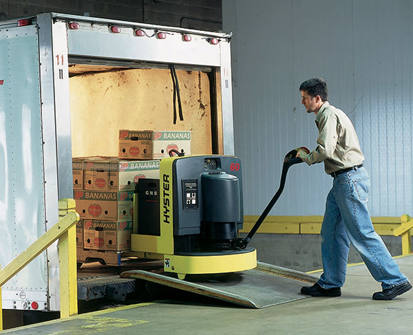 Operator transporting pallet of bananas with Hyster W60z pallet truck.