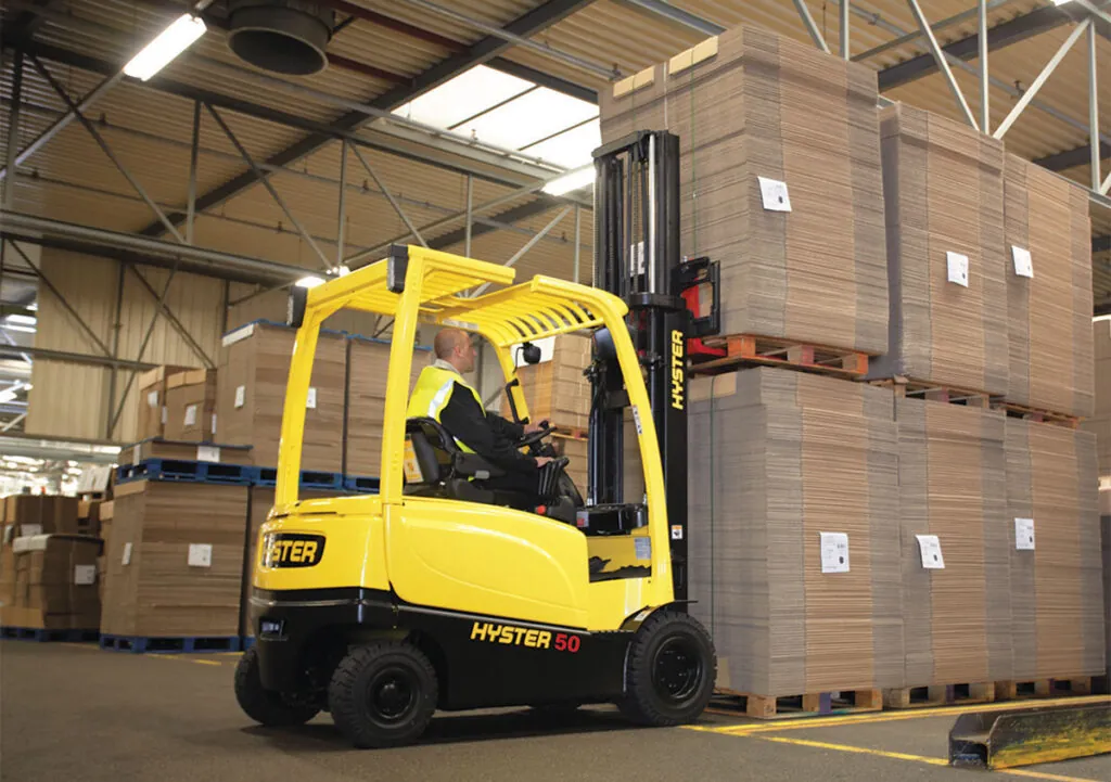 Hyster J45-70XN with operator.