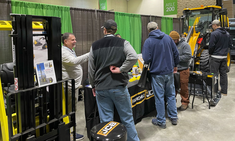 Doug Larsen conversing with Northern Green 2026 Show Attendees.