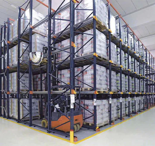 forklift in drive-in pallet racking.